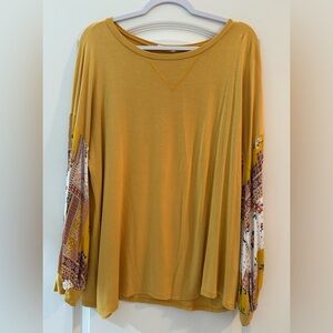 Adora Women’s Top with floral pattern balloon sleeves, size M